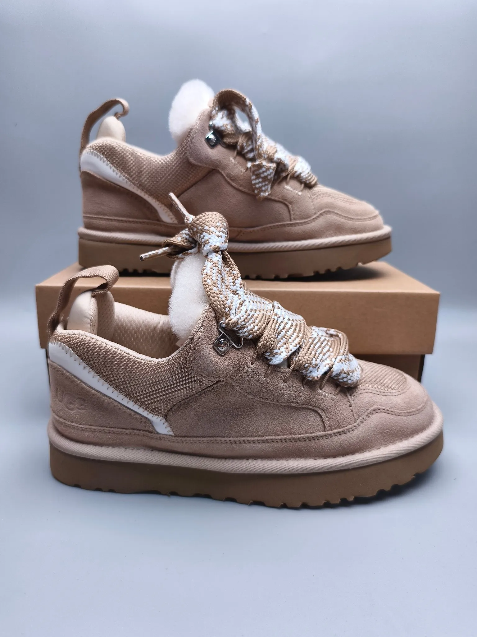 💰640 UGG sheepskin all-in-one snow boots 4032 couple mesh sports and leisure style color: sand black chestnut gray walnut antelope brown white code number: 35-45?